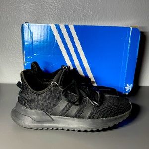 Adidas Kids Black Sneakers: Size 2.5